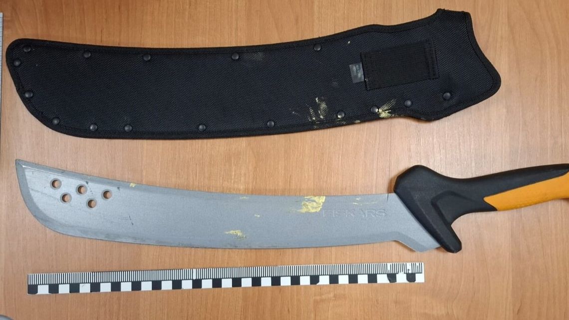 Horror w warsztacie samochodowym. Niezadowolony klient zaatakował właściciela maczetą Horror w warsztacie samochodowym. Niezadowolony klient zaatakował właściciela maczetą