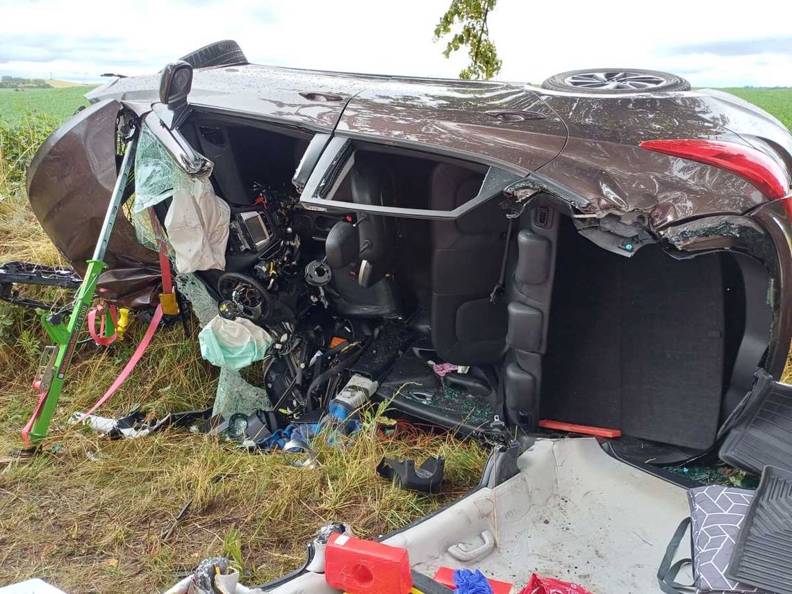 Hyundai wypadł z drogi i z impetem uderzył w drzewo. Kierująca zginęła na miejscu