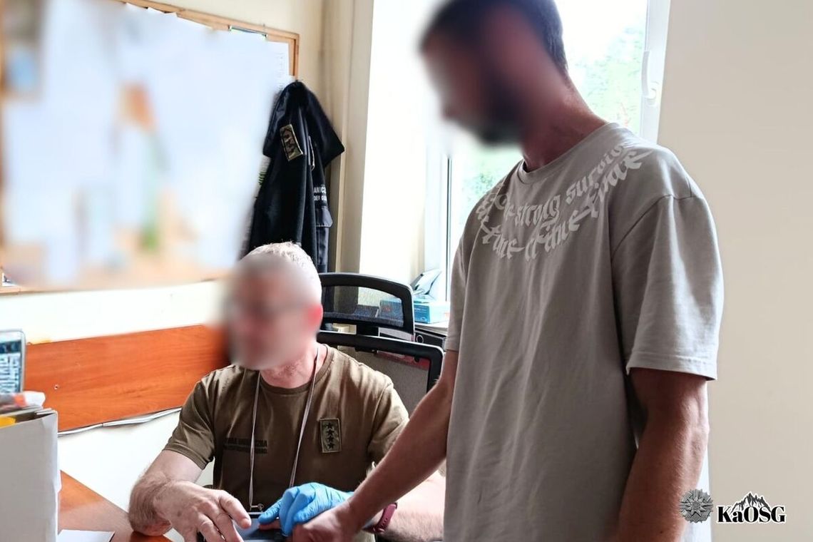 Ignorował zakaz sądowy i jeździł na podwójnym gazie. Recydywista wydalony z kraju Ignorował zakaz sądowy i jeździł na podwójnym gazie. Recydywista wydalony z kraju
