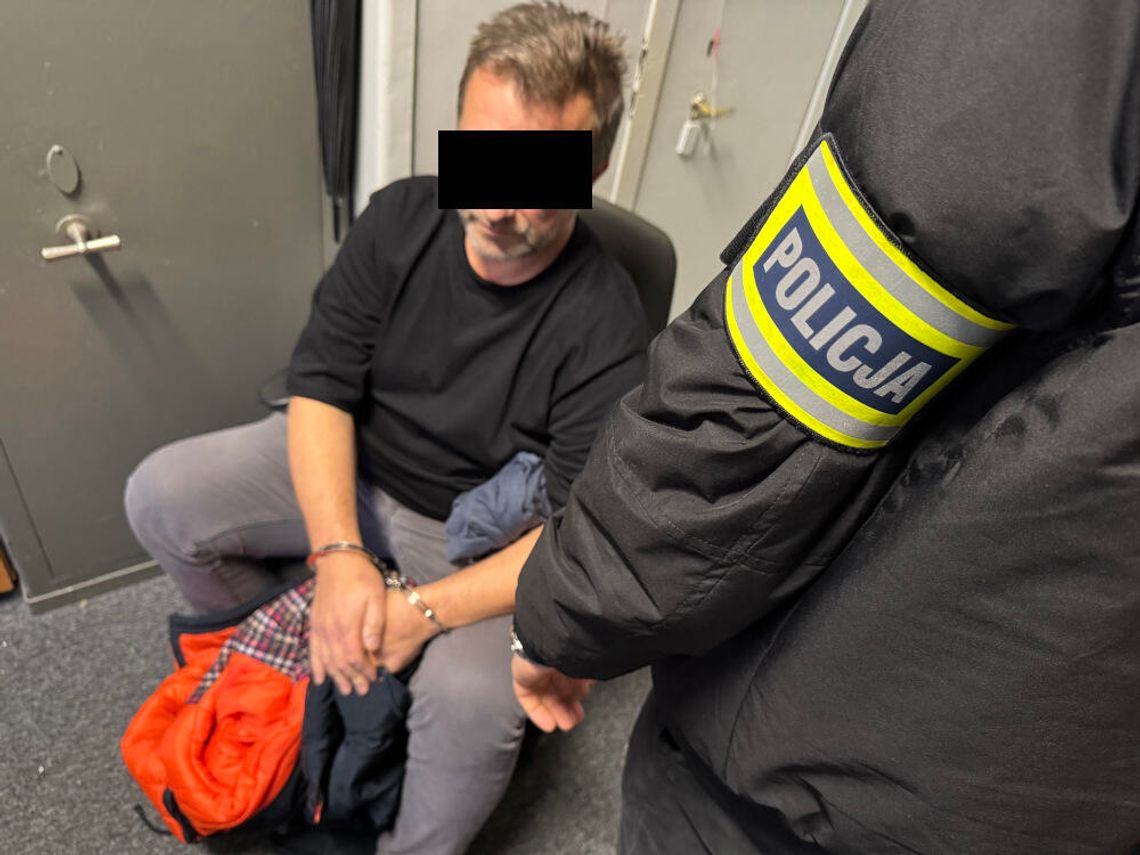 Informatyk zatrzymany za posiadanie pornografii dziecięcej. Na komputerze miał 40 tysięcy plików Informatyk zatrzymany za posiadanie pornografii dziecięcej. Na komputerze miał 40 tysięcy plików