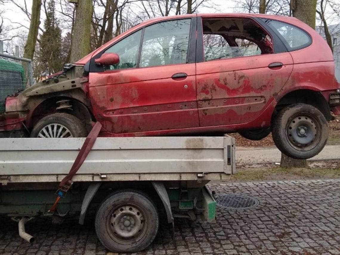 Janusz wziął się za transport. Policjanci przecierali oczy ze zdumienia