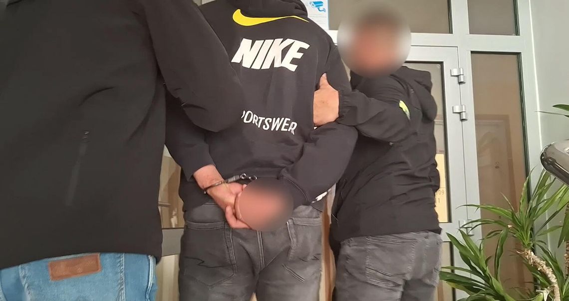 Jechał autem, zobaczył czapkę na głowie przechodnia i postanowił mu ją zabrać. Najpierw zadał cios w twarz Jechał autem, zobaczył czapkę na głowie przechodnia i postanowił mu ją zabrać. Najpierw zadał cios w twarz