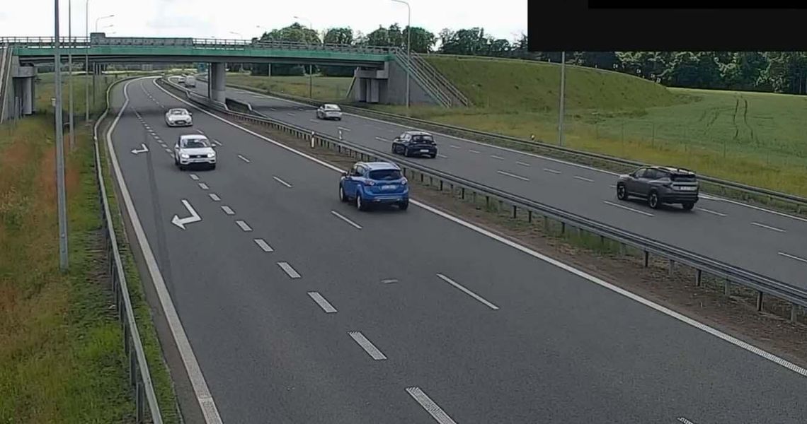 Jechał drogą ekspresową pod prąd i na nic nie reagował. O włos od tragedii Jechał drogą ekspresową pod prąd i na nic nie reagował. O włos od tragedii