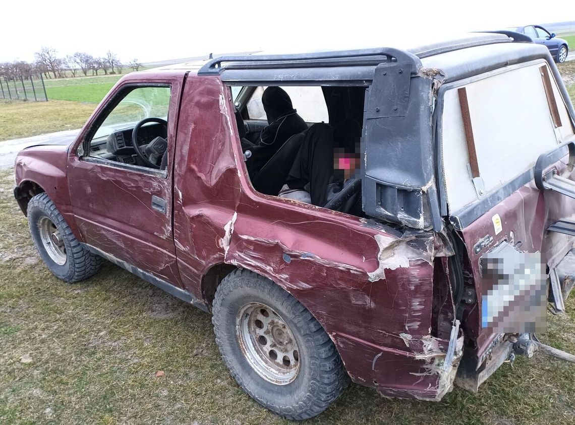 Jechał Oplem bez szyb i lamp, zareagował dzielnicowy. Kierujący złamał sądowy zakaz jazdy Jechał Oplem bez szyb i lamp, zareagował dzielnicowy. Kierujący złamał sądowy zakaz jazdy