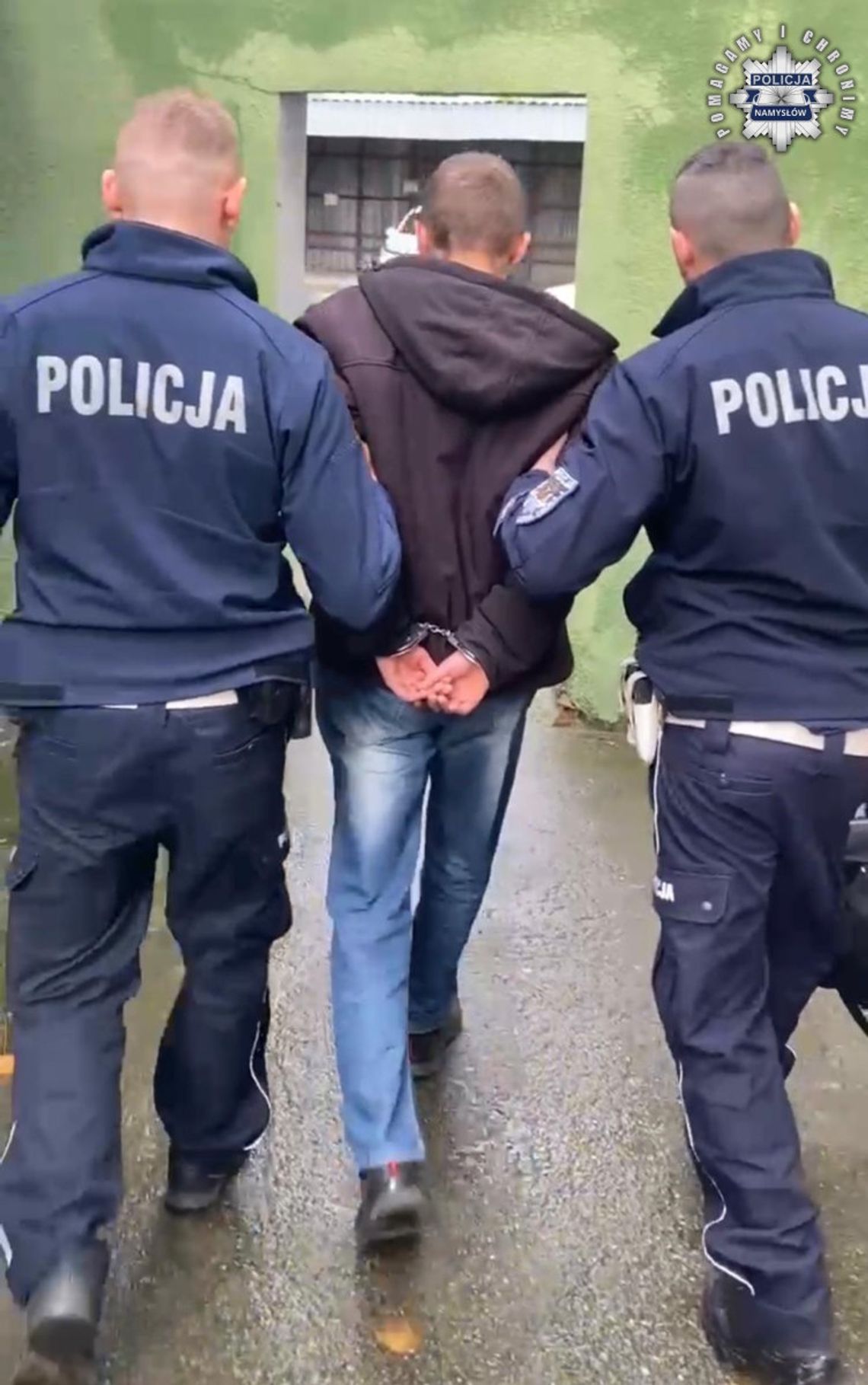 Jechał pijany i na dożywotnim zakazie. Trafił do aresztu, policjanci przejęli auto i 40 tysięcy zł Jechał pijany i na dożywotnim zakazie. Trafił do aresztu, policjanci przejęli auto i 40 tysięcy zł