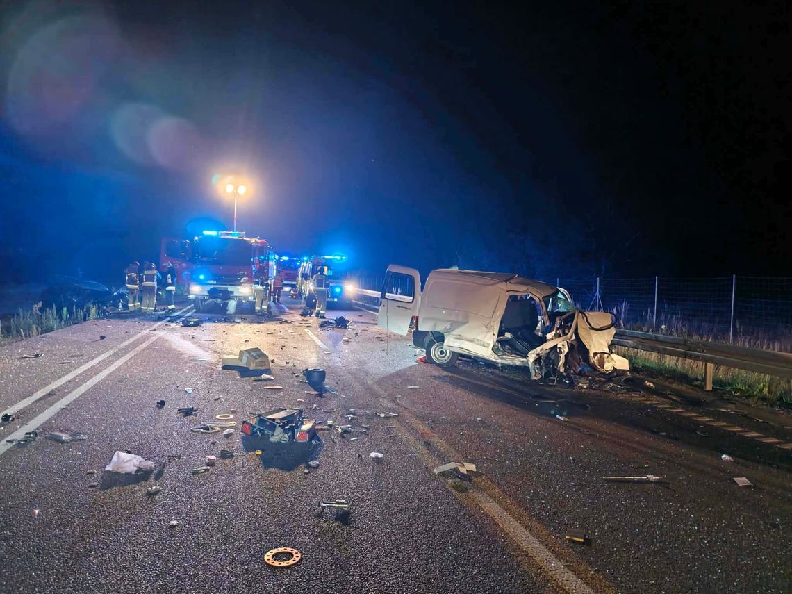 Jechał pod prąd i doprowadził do czołowego zderzenia. 31-letni kierowca trafił do aresztu Jechał pod prąd i doprowadził do czołowego zderzenia. 31-letni kierowca trafił do aresztu