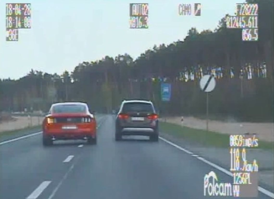 Jechał przez wieś 150 km/h. "Mam 400 koni pod maską, trudno jechać wolniej"