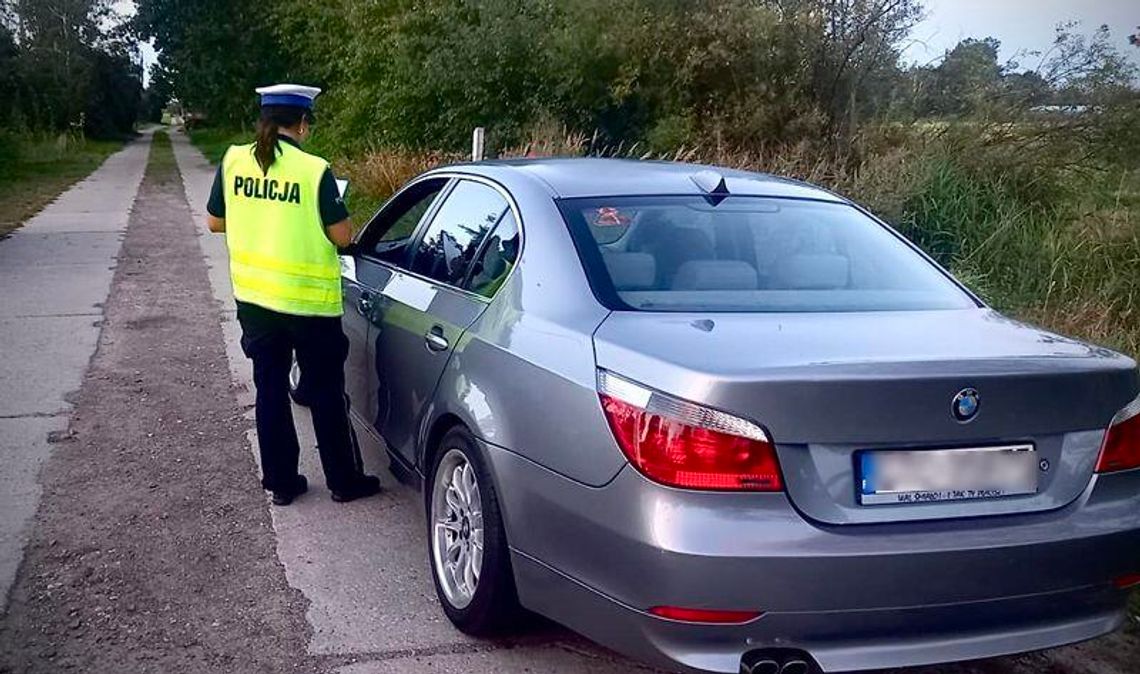 Jechał przez wieś z prędkością prawie stu kilometrów na godzinę. Kierowca wydmuchał blisko promil