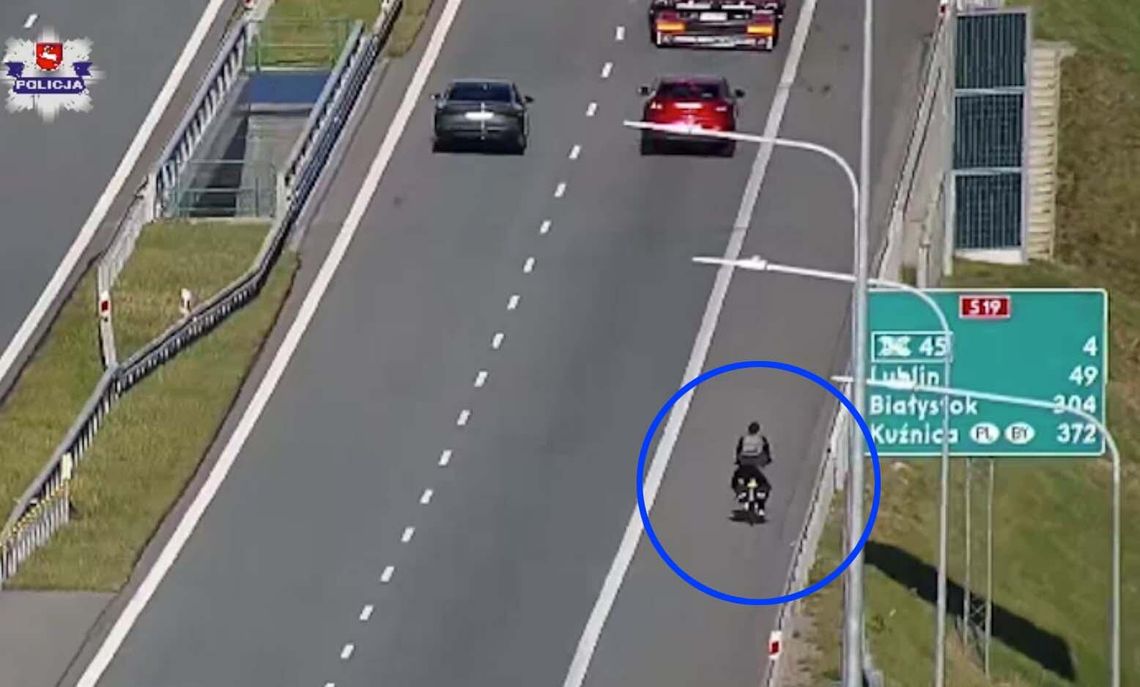 Jechał rowerem po drodze ekspresowej, a gdy się zmęczył, położył się na trawie Jechał rowerem po drodze ekspresowej, a gdy się zmęczył, położył się na trawie