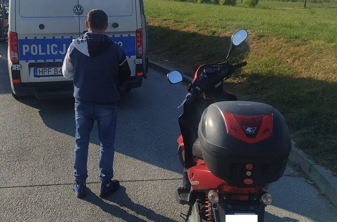 Jechał skuterem po pasie awaryjnym autostrady 30 km/h: "to dla bezpieczeństwa"