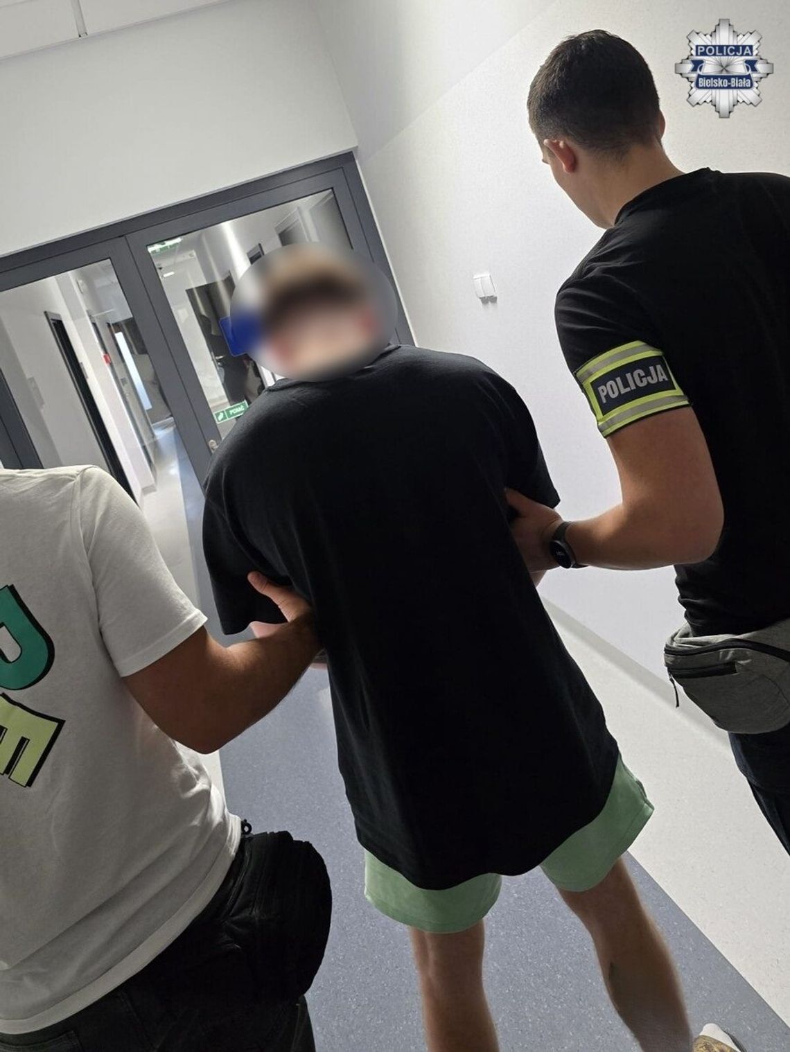Jechał Teslą mimo zakazu. Policjanci znaleźli przy nim marihuanę, a w domu 1,5 kg narkotyków Jechał Teslą mimo zakazu. Policjanci znaleźli przy nim marihuanę, a w domu 1,5 kg narkotyków