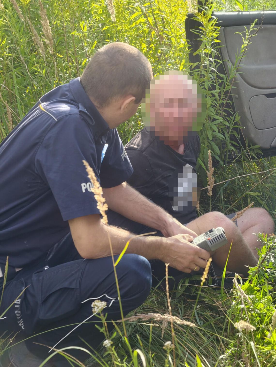 Jechał wężykiem i uderzył w auto. Policjanci udaremnili dalszą jazdę pijanemu kierowcy Jechał wężykiem i uderzył w auto. Policjanci udaremnili dalszą jazdę pijanemu kierowcy