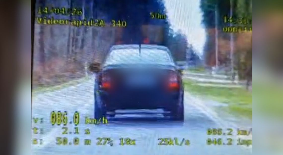 Jechał za szybko i całą szerokością drogi. Mężczyzna za kierownicą miał 2,5 promila Jechał za szybko i całą szerokością drogi. Mężczyzna za kierownicą miał 2,5 promila