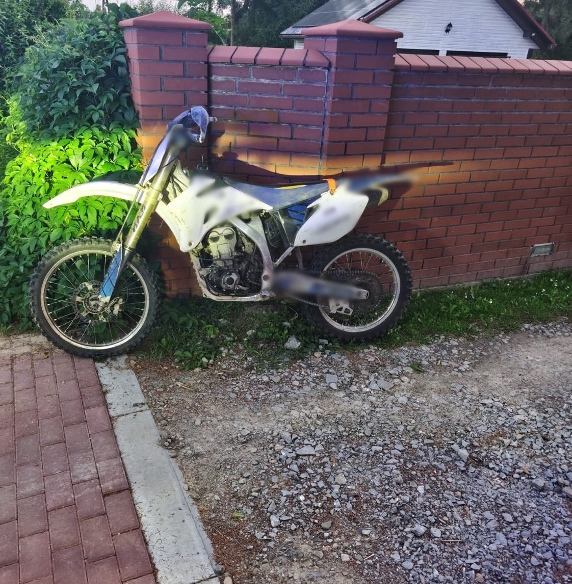 Jechali we dwóch na crossie. 27-latek zginął w wypadku, jego kolega jest ciężko ranny Jechali we dwóch na crossie. 27-latek zginął w wypadku, jego kolega jest ciężko ranny