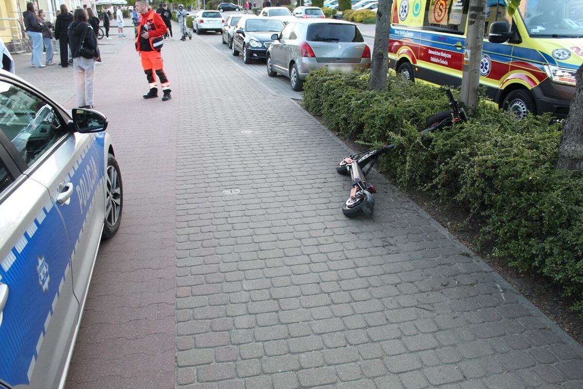 Jechali we dwóch na jednej hulajnodze. Doszło do wypadku, gdy rozpędzili się z górki. Obaj chłopcy trafili do szpitala