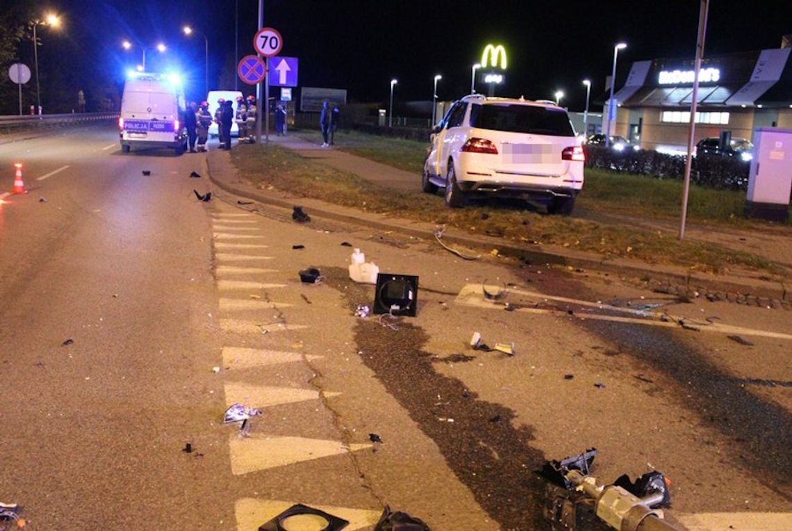 Jedna kolizja, dwoje pijanych kierowców. 39-letnia kierująca mercedesem wjechała w tył opla