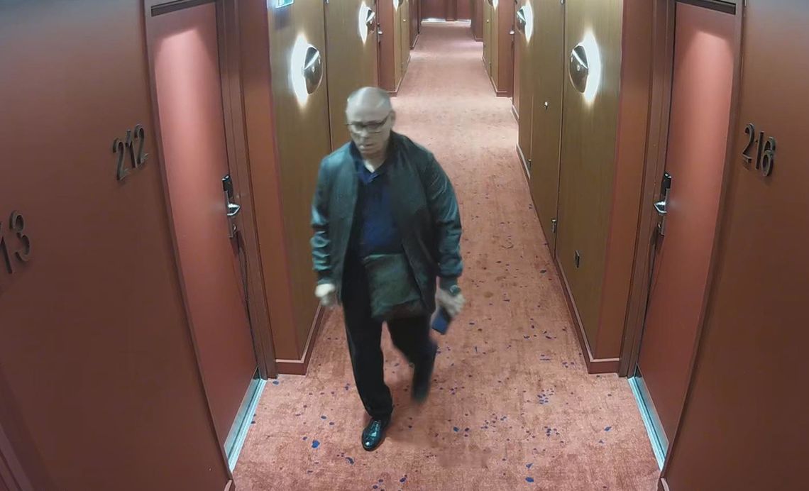 Jeśli go poznajesz, powiadom policję. Ukradł pieniądze i dokumenty gościom hotelowym