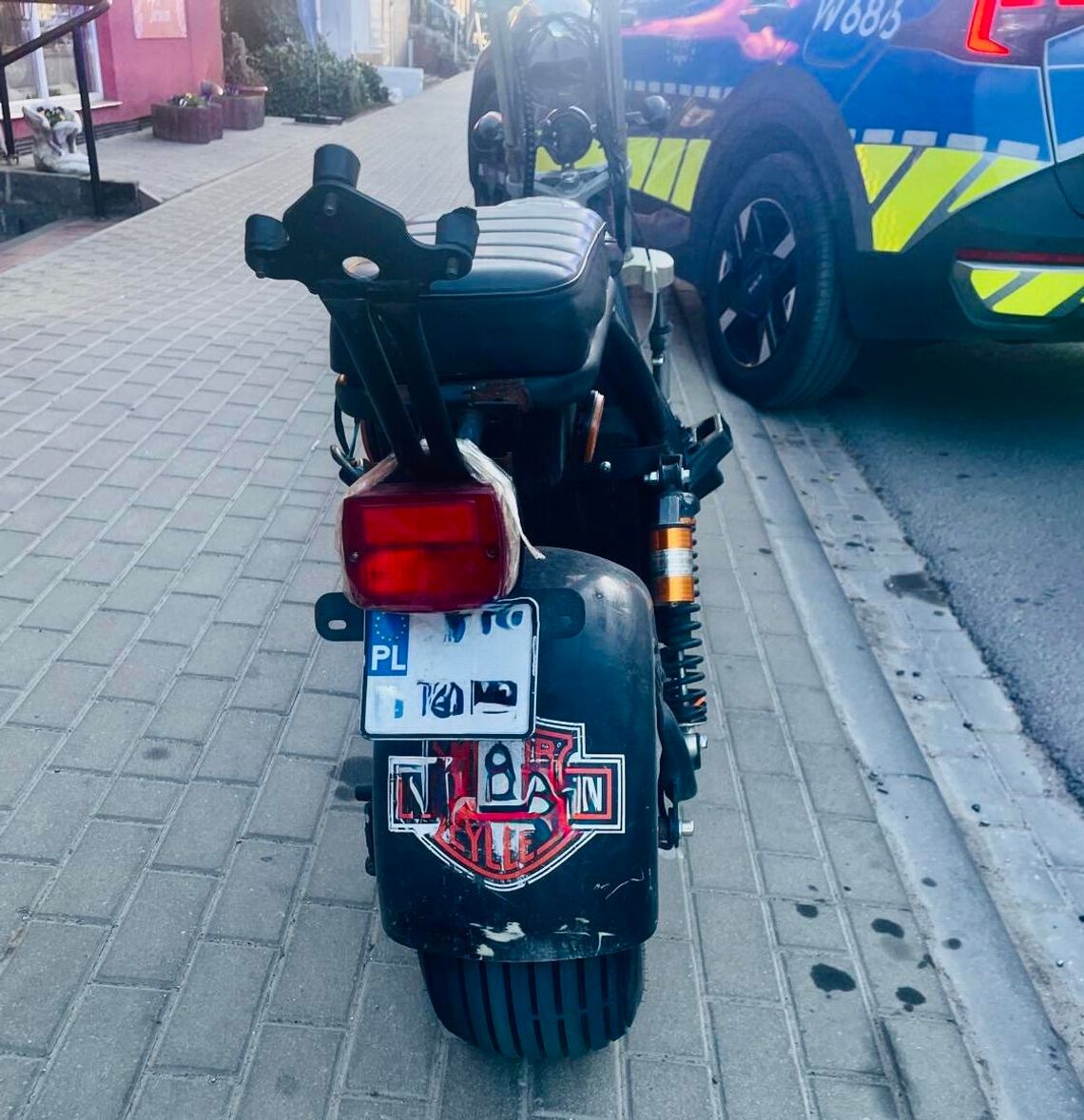 Jeździł motorowerem po przejściu dla pieszych. Był pod wpływem narkotyków i alkoholu