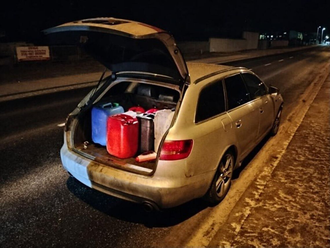 Jeździł z baniakami w bagażniku. Policjant po służbie złapał złodzieja paliwa