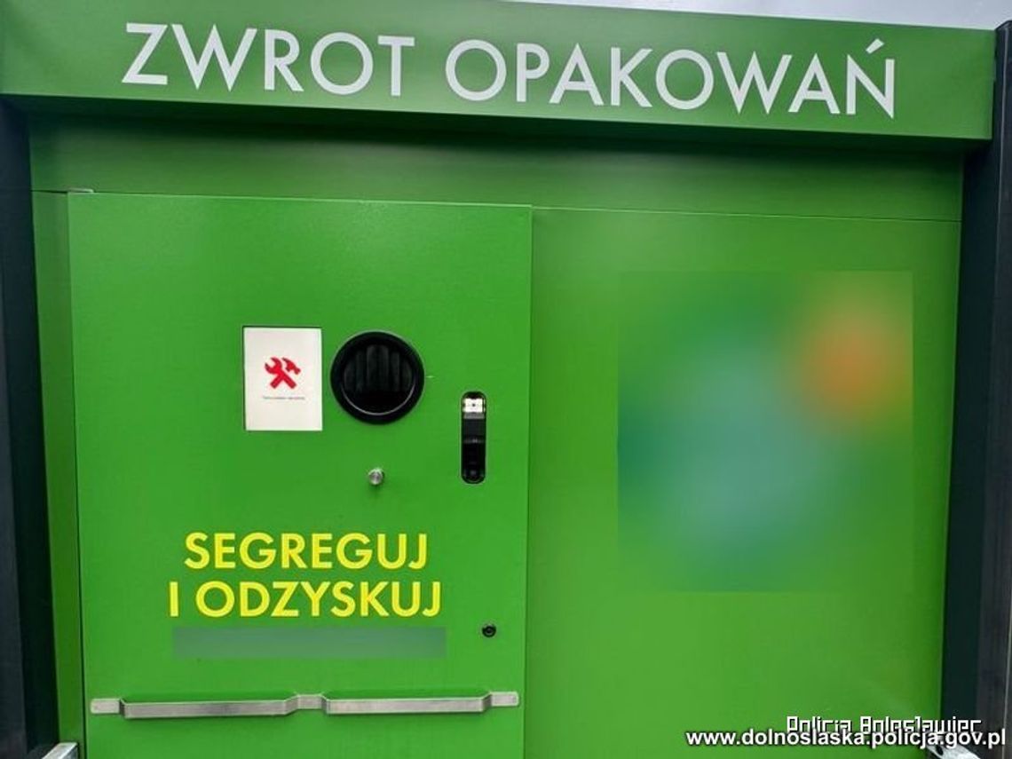 Kamery nagrały, jak niszczy butelkomaty. Mężczyzna tłumaczył się bardzo dziwnie