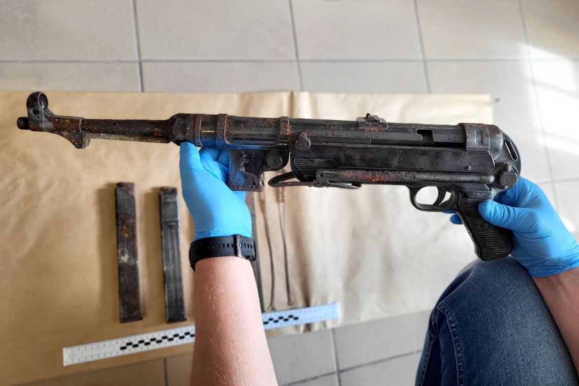 Karabin maszynowy na strychu szpitala psychiatrycznego. Znaleźli broń podczas remontu