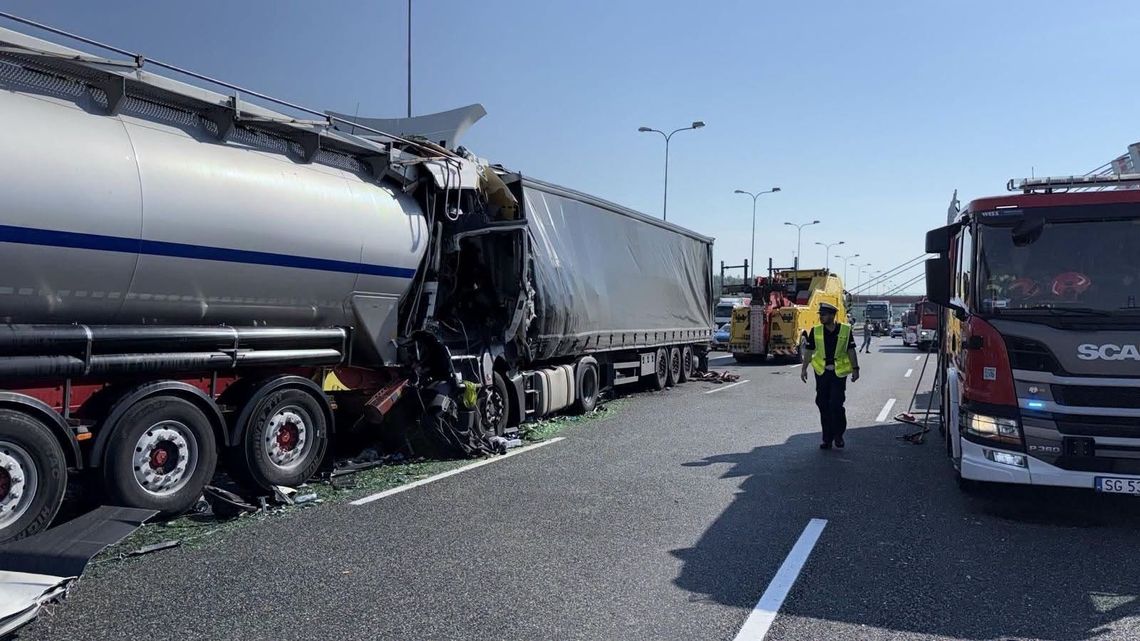 Karambol z udziałem czterech ciężarówek na autostradzie A4. Jest ofiara śmiertelna