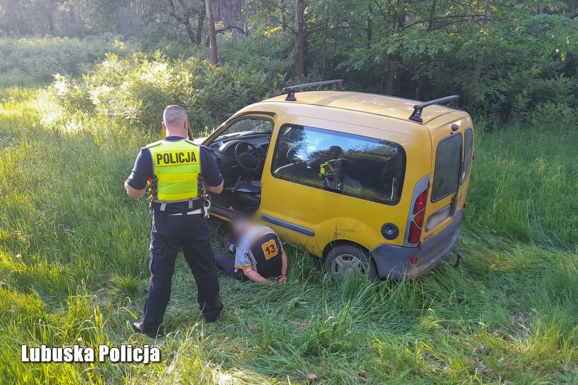 Karkołomna ucieczka kierowcy po narkotykach. Zajeżdżał drogę ścigającym go policjantom, doprowadził do kolizji z radiowozem