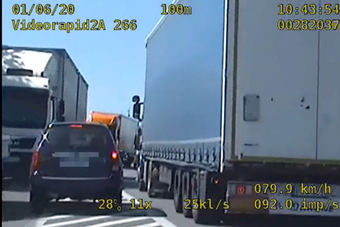 Karkołomna ucieczka pirata drogowego. Policjanci ścigali go przez 20 km [WIDEO]