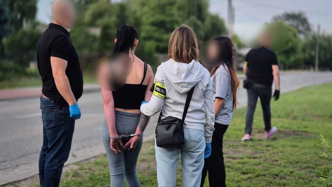 Kartki nasączone MDMA i kilogram narkotyków. Policja rozbiła narkobiznes Kartki nasączone MDMA i kilogram narkotyków. Policja rozbiła narkobiznes