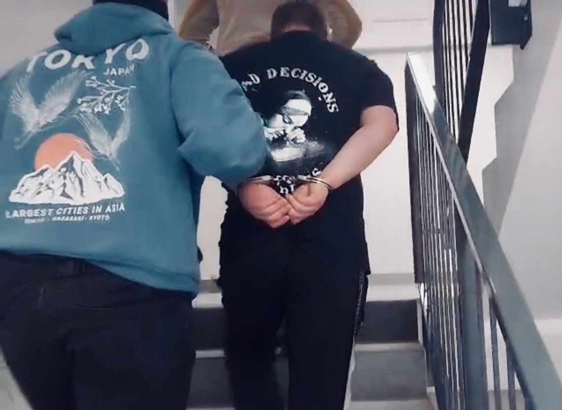 Katalizator na tylnym siedzeniu i narzędzia w aucie. Trzech mężczyzn odpowie za nocną kradzież