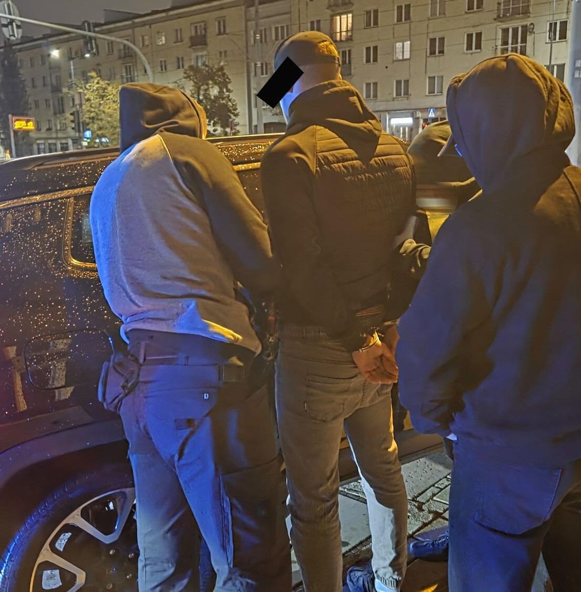 Kibole zaatakowali w 30 na 3. Policjanci zatrzymali sprawców brutalnego pobicia Kibole zaatakowali w 30 na 3. Policjanci zatrzymali sprawców brutalnego pobicia