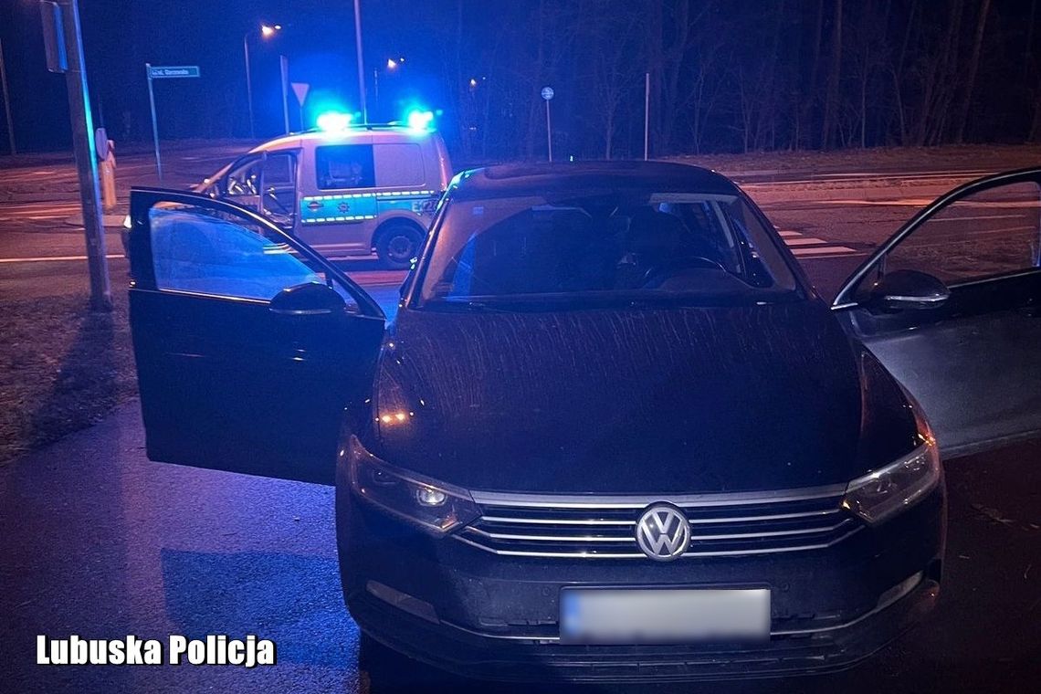 Kierował będąc pod wpływem morfiny i amfetaminy. Wpadł przez brak świateł Kierował będąc pod wpływem morfiny i amfetaminy. Wpadł przez brak świateł