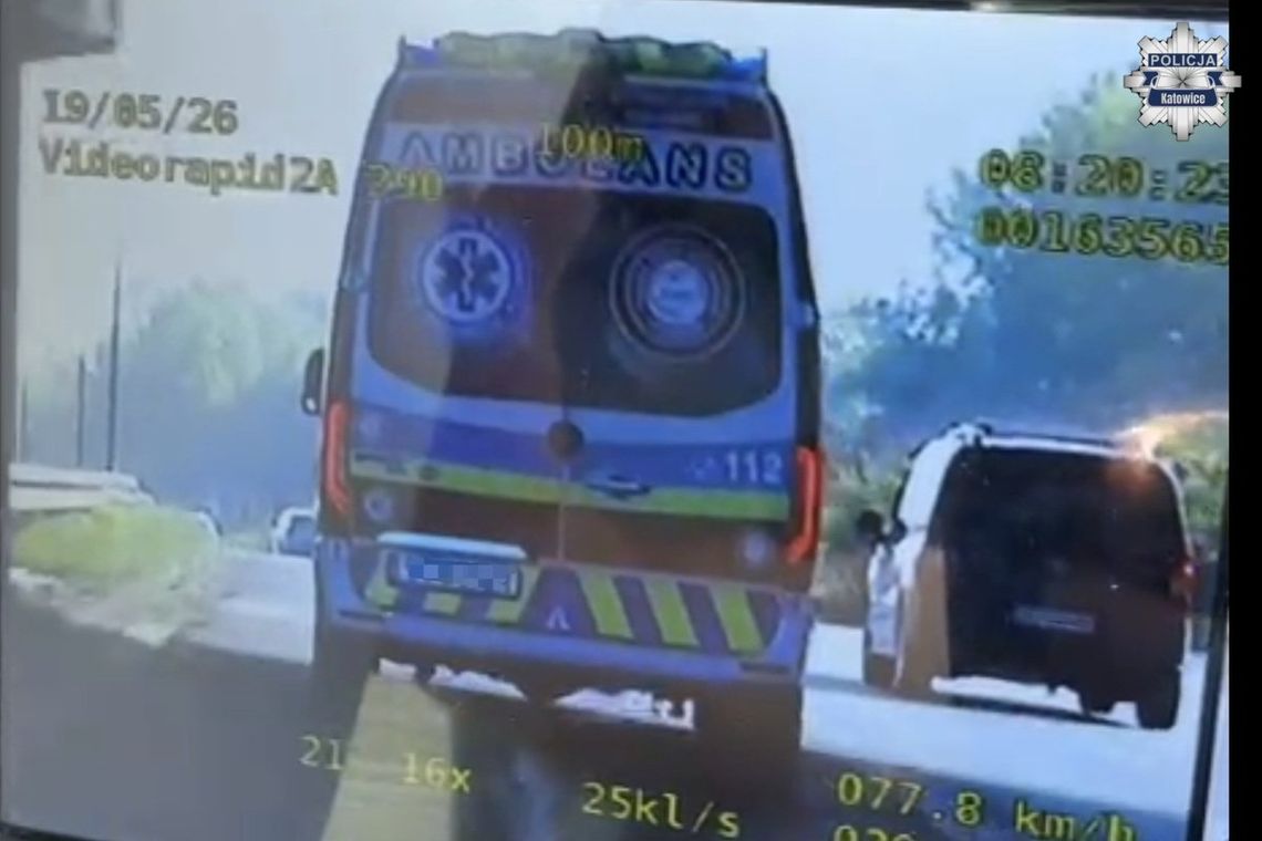 Kierowca ambulansu bez powodu używał sygnałów i jechał bardzo ryzykownie. Był pijany Kierowca ambulansu bez powodu używał sygnałów i jechał bardzo ryzykownie. Był pijany