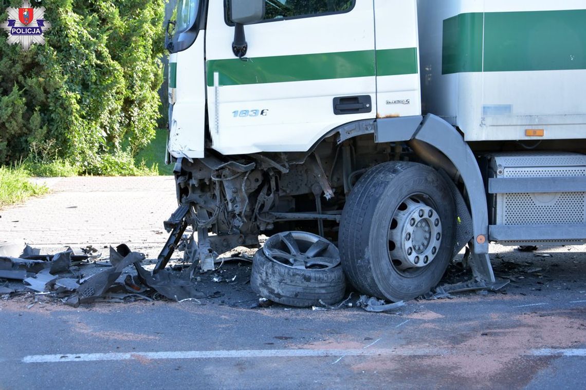 Kierowca Audi wbił się czołowo w ciężarówkę. Miał ponad 2 promile