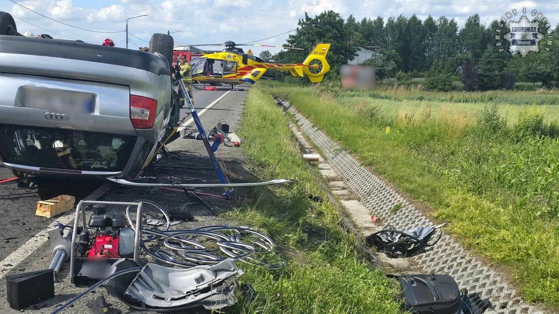 Kierowca audi zjechał na czołówkę z ciężarówką. 36-latek w ciężkim stanie zabrany do szpitala
