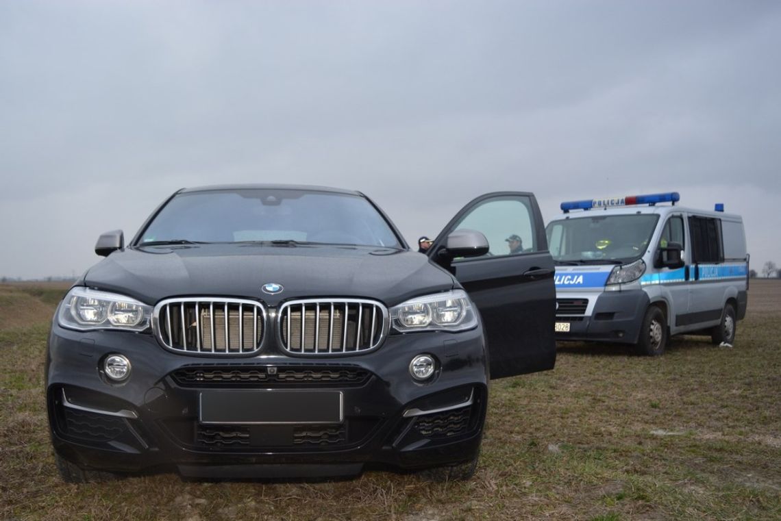 Kierowca BMW jechał całą szerokością drogi. Zamknął skalę w alkomacie