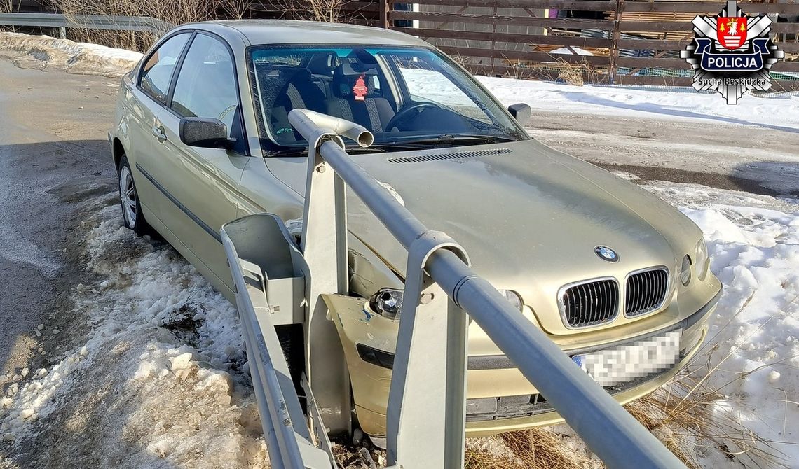 Kierowca BMW nie trafił w most, auto uderzyło w barierki. Miał blisko 3 promile we krwi