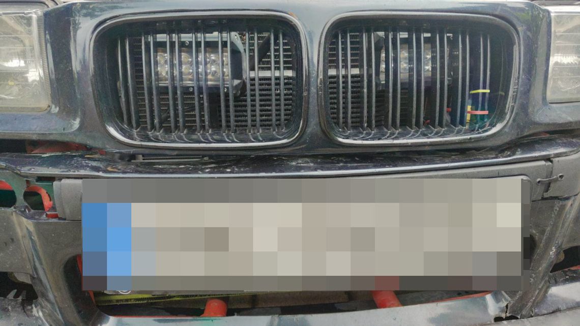 Kierowca BMW przerobił auto na pojazd uprzywilejowany. Policjanci zatrzymali mu dowód rejestracyjny Kierowca BMW przerobił auto na pojazd uprzywilejowany. Policjanci zatrzymali mu dowód rejestracyjny