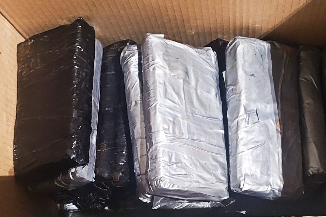 Kierowca busa przemycał w skrytkach 60 kg haszyszu. Wpadł tuż przy granicy z Litwą Kierowca busa przemycał w skrytkach 60 kg haszyszu. Wpadł tuż przy granicy z Litwą