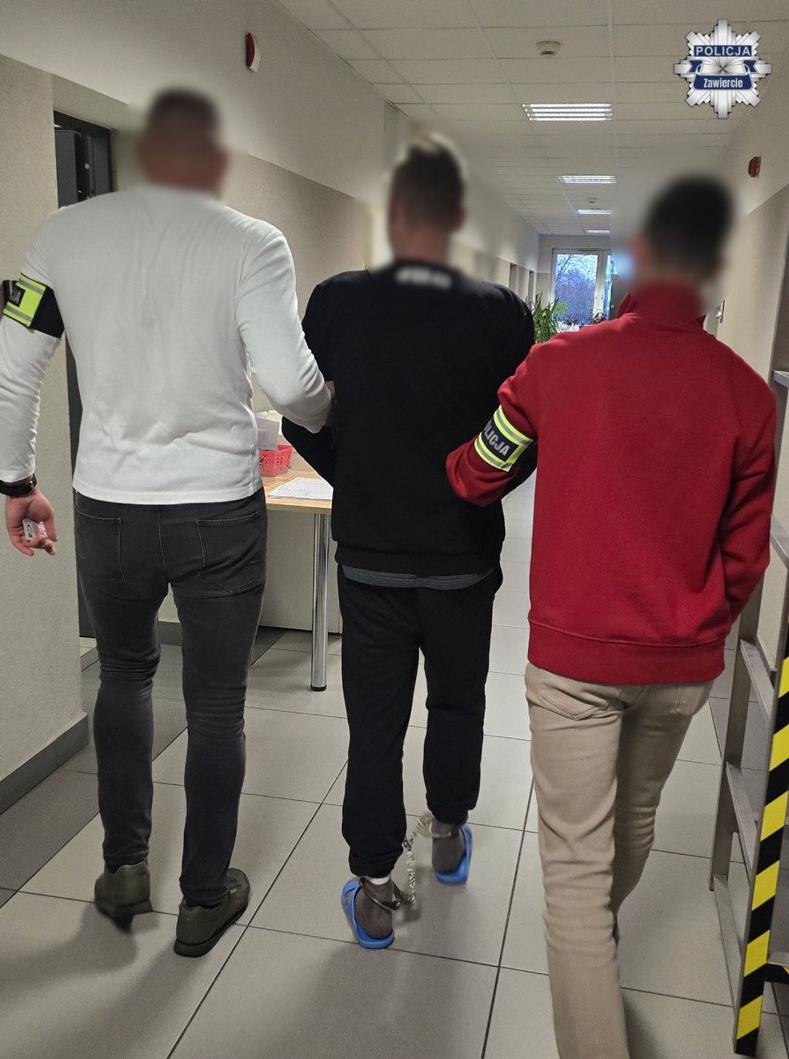 Kierowca celowo wjechał w troje pieszych na chodniku. Chwilę wcześniej się z nimi kłócił Kierowca celowo wjechał w troje pieszych na chodniku. Chwilę wcześniej się z nimi kłócił