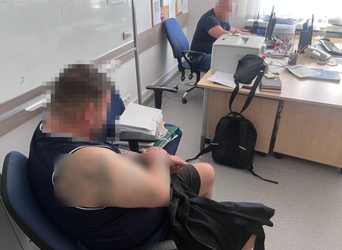 Kierowca czarnego mercedesa wiózł kokainę w aucie. Policjanci urządzili na niego zasadzkę