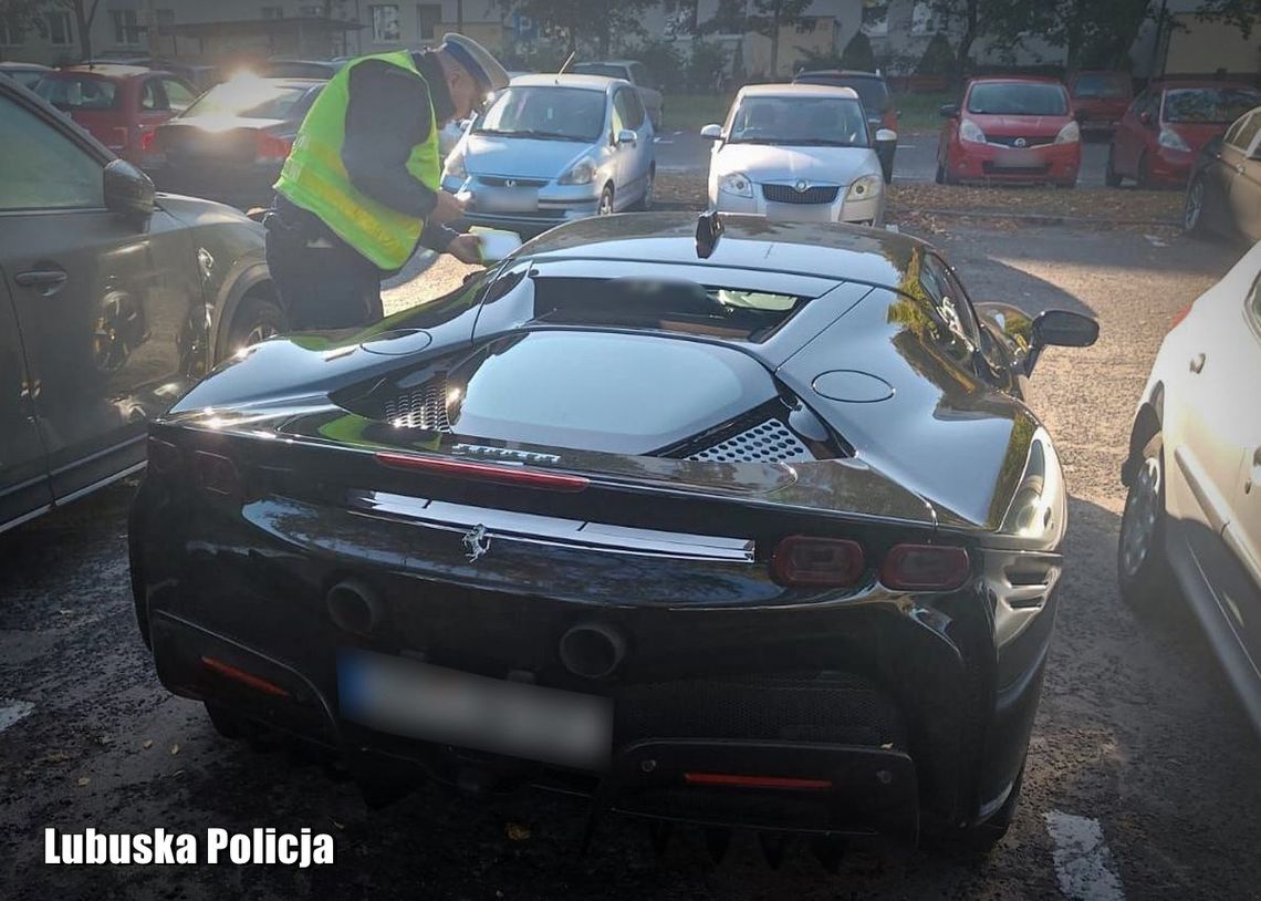 Kierowca ferrari wyprzedzał na przejściu. Nie zgodził się na przyjęcie mandatu, będzie tłumaczył się w sądzie