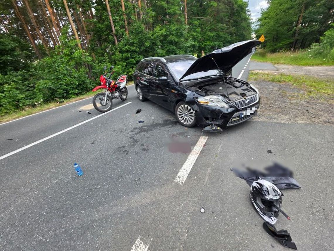 Kierowca Forda zajechał drogę Hondzie. W wypadku zginął 34-letni motocyklista Kierowca Forda zajechał drogę Hondzie. W wypadku zginął 34-letni motocyklista