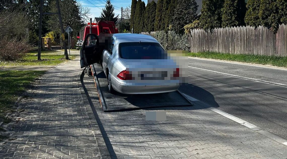 Kierowca Mercedesa palił marihuanę w czasie jazdy. Zgubił go gęsty dym w samochodzie