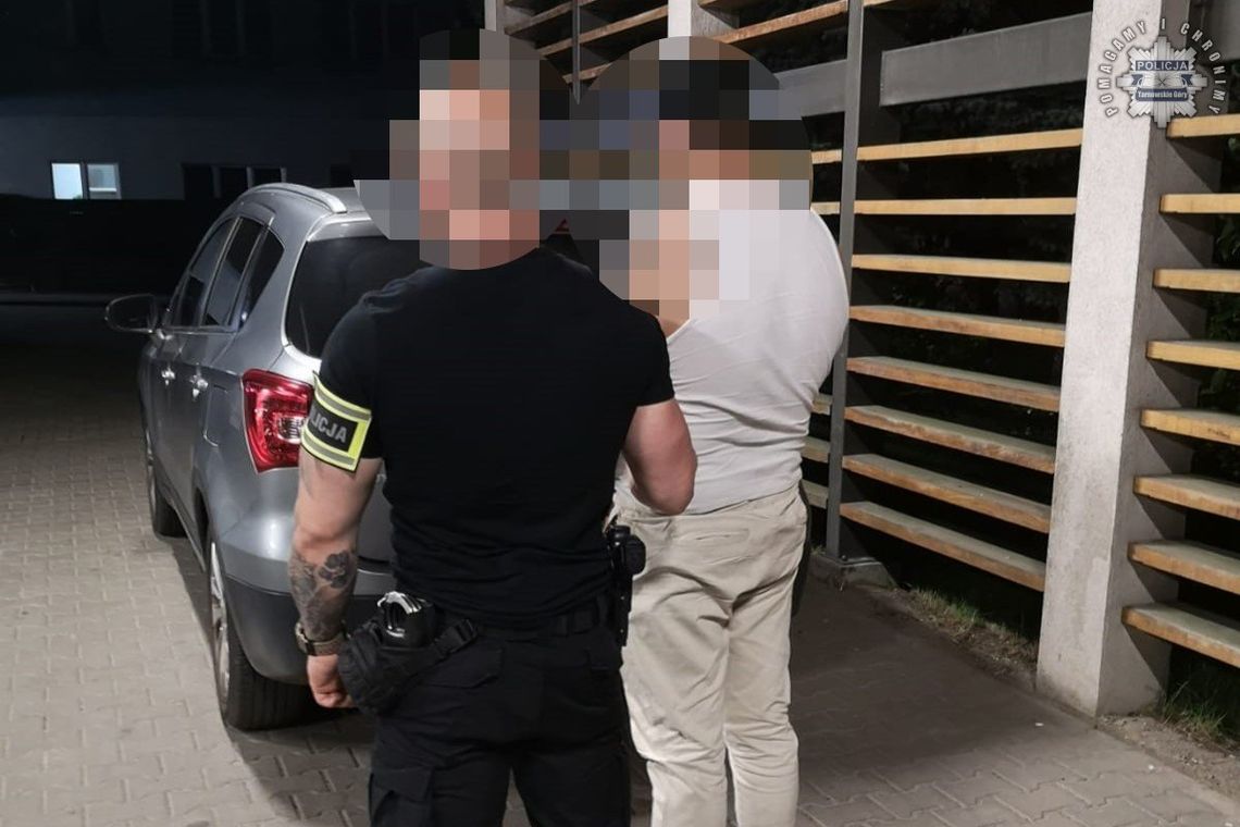 Kierowca mercedesa podawał fałszywe dane i nie słuchał poleceń policjantów. Ma już 4 zakazy, a teraz jechał po narkotykach Kierowca mercedesa podawał fałszywe dane i nie słuchał poleceń policjantów. Ma już 4 zakazy, a teraz jechał po narkotykach