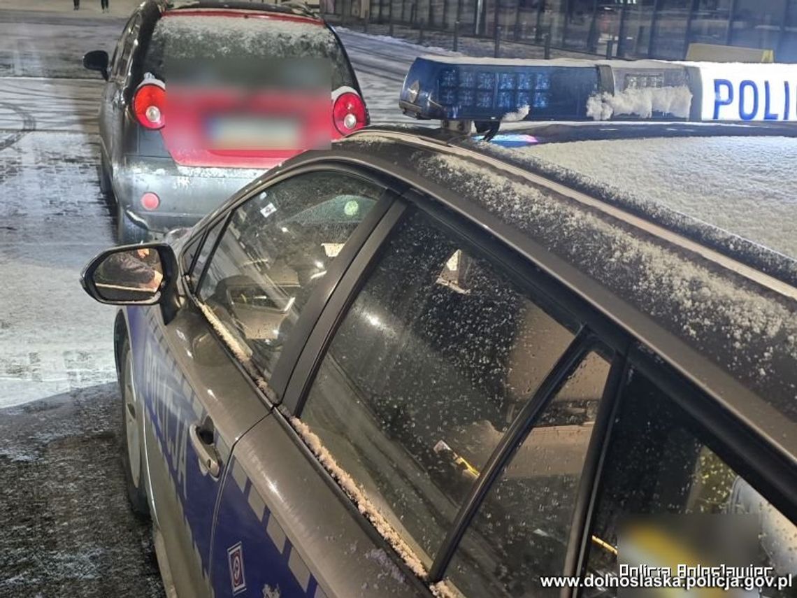 Kierowca miał ponad 2 promile, pasażer nie umiał ustać na nogach. Obaj trafili na dołek