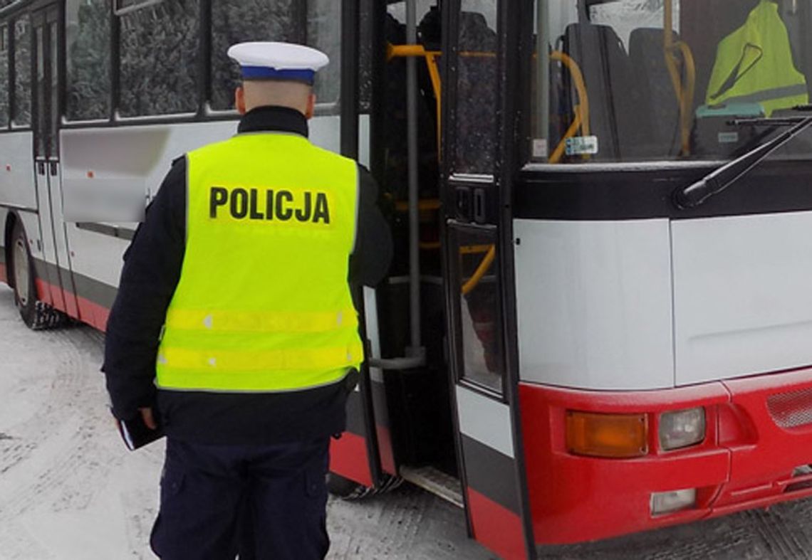 Kierowca miejskiego autobusu dał poprowadzić 19-latkowi bez uprawnień. Stracił za to pracę