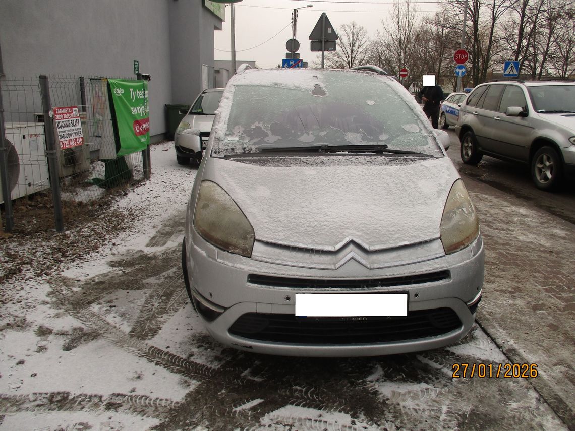 Kierowca nic nie widział przez zamarzniętą szybę. Wjechał w dziecko na pasach Kierowca nic nie widział przez zamarzniętą szybę. Wjechał w dziecko na pasach