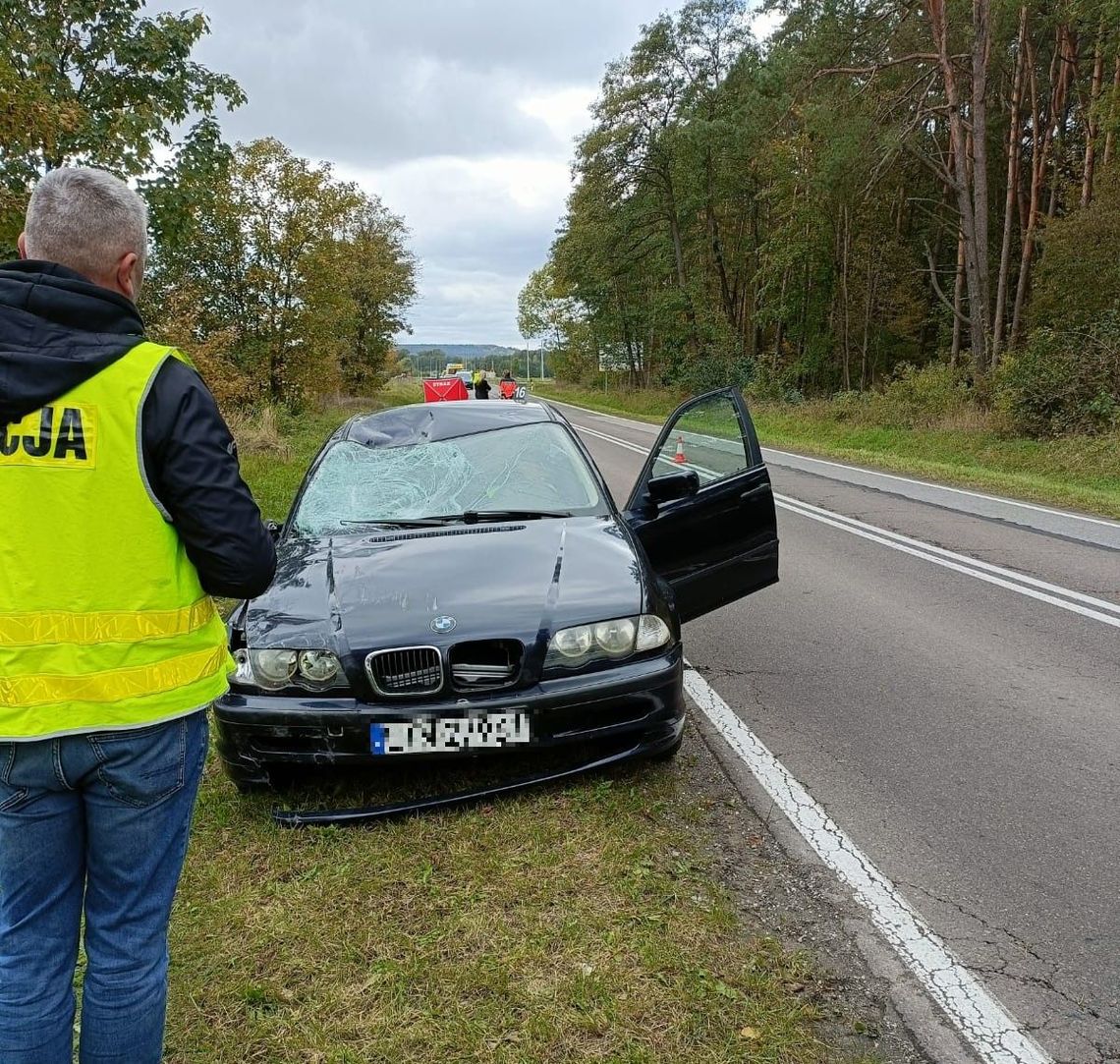 Kierowca osobówki podczas wyprzedzania wjechał w rowerzystę. 42-latek zginął mimo próby reanimacji