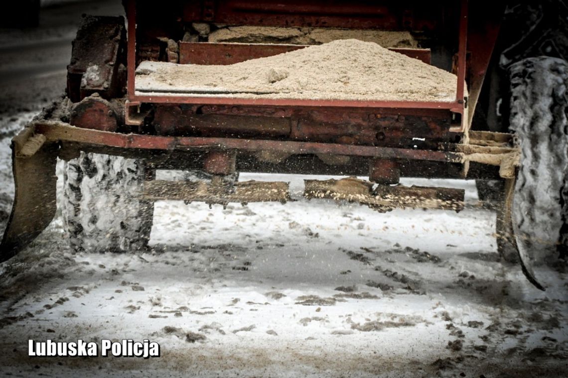 Kierowca pługopiaskarki wydmuchał dwa promile. Miał działać na drodze ekspresowej